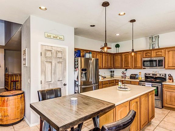 3rd image of 4037 W Aire Libre Ave