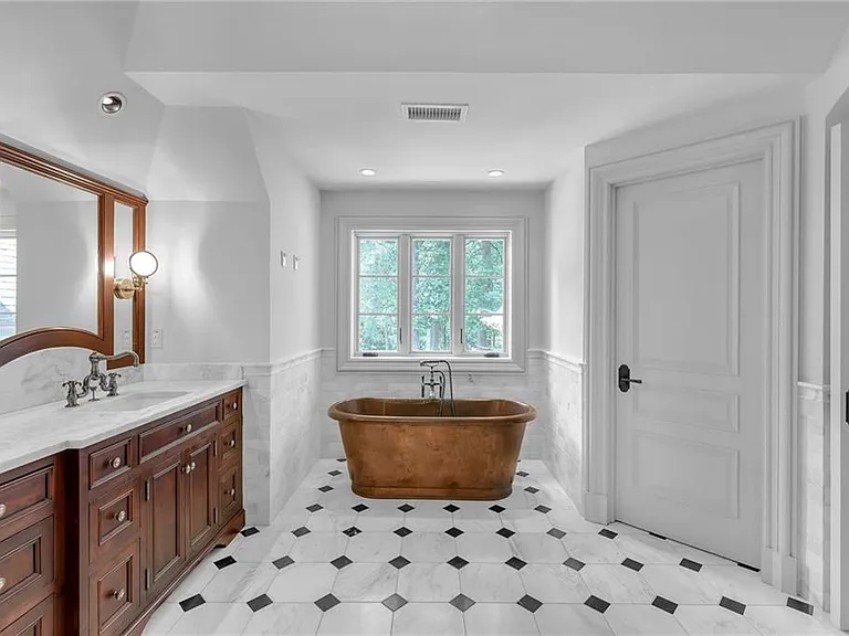 425 Broadland Rd NW — Photo 11