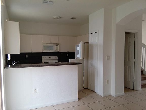 4th image of 2814 SE 16th Ave #120