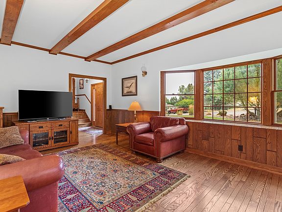 4th image of 825 Parkview Way