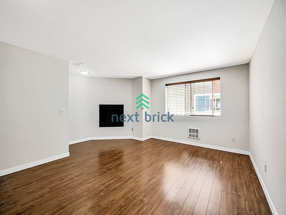 5th image of 12037B 35th Ave NE