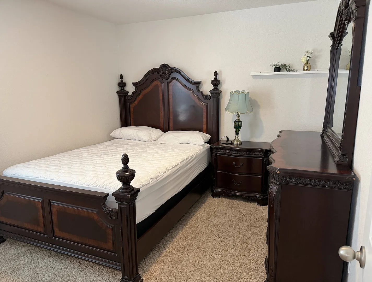 Room in 4 Bedroom Home in Georgetown — Photo 1