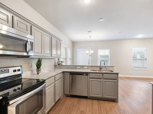 9910 Ironhorse Dr, Dallas, TX 75227