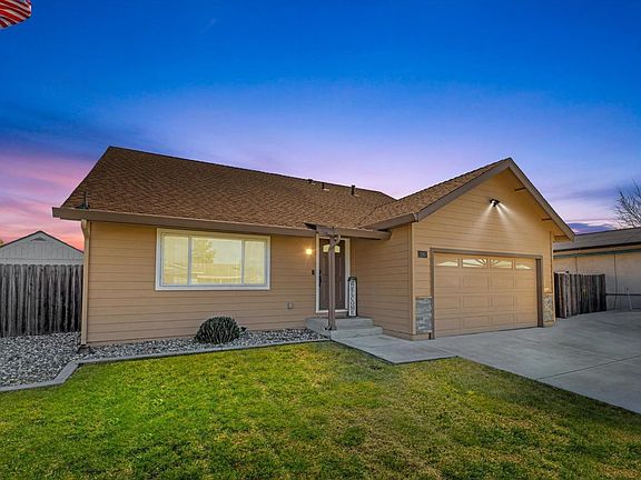 4th image of 1385 Macdonald Court