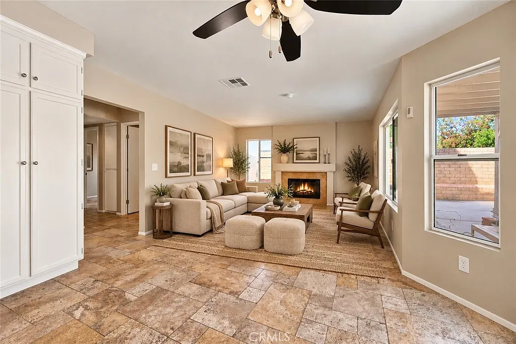 5 bed, 2302 sqft, $4,800 — Photo 3