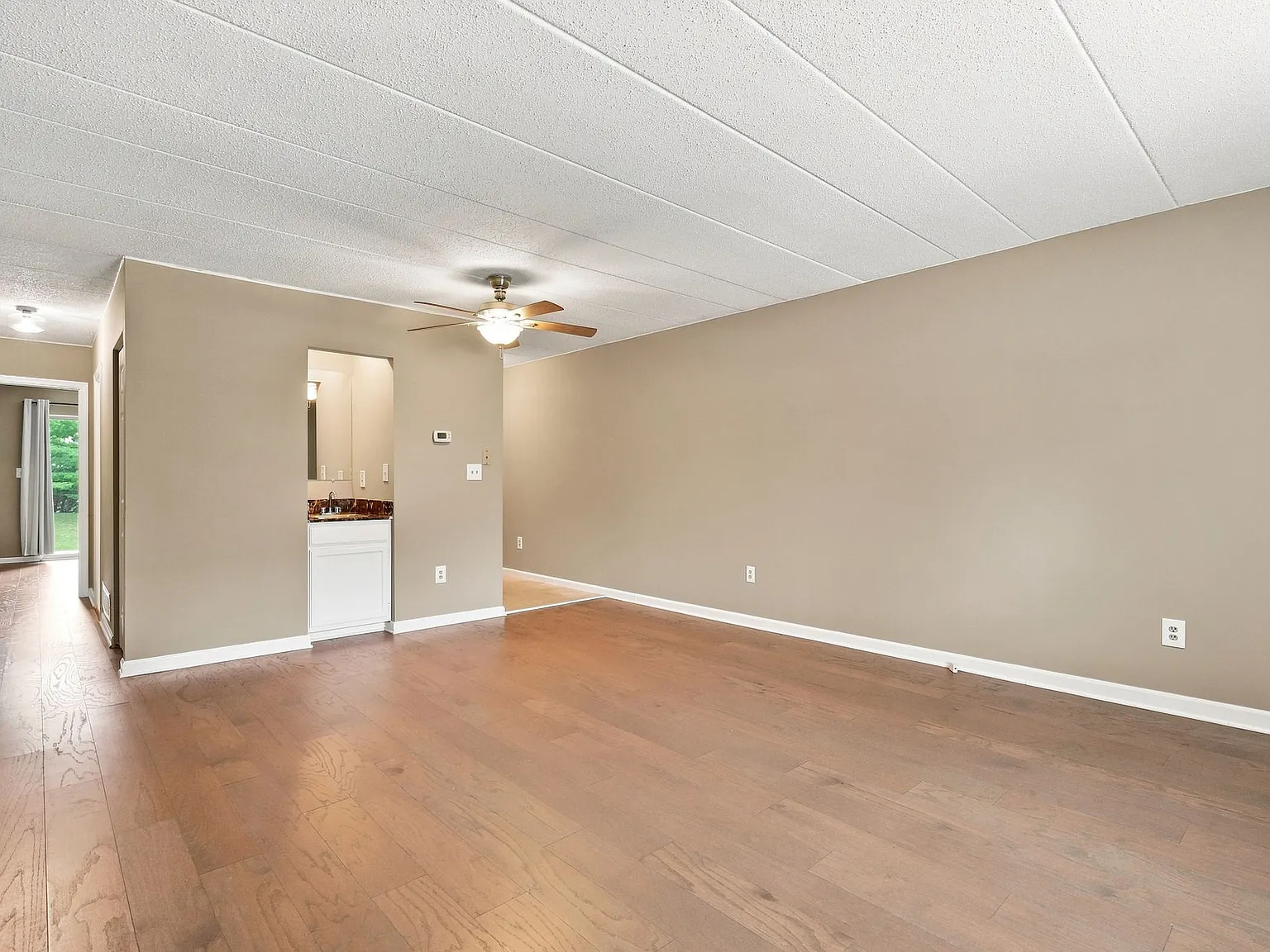 1 bed, 846 sqft, $1,790 — Photo 4