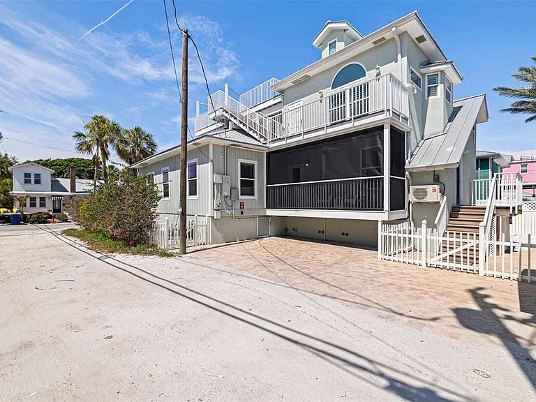 106 7th Ave — Photo 33