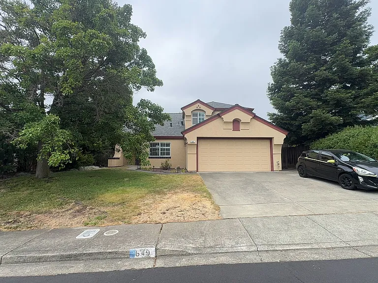 649 Daffodil Dr — Photo 1