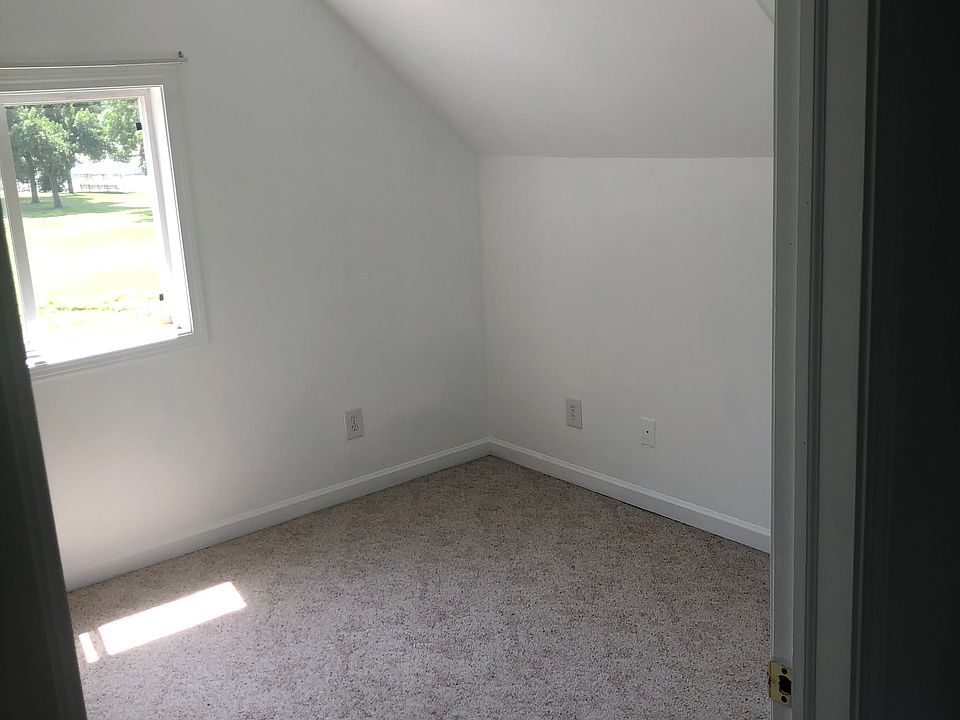 Upstairs Bedroom 2