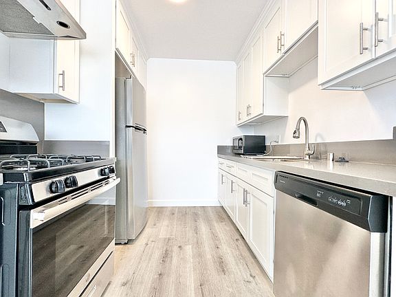 5th image of 1031 N Harper Ave APT 8