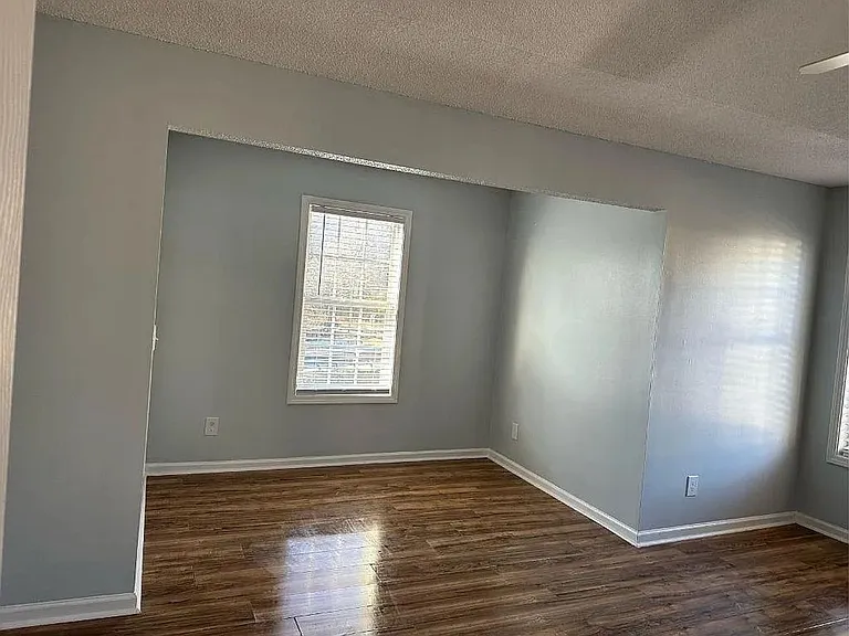1261 Lakeview Rd — Photo 8