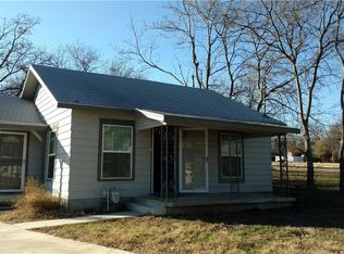 2525 Thomas Rd, Haltom City, TX 76117