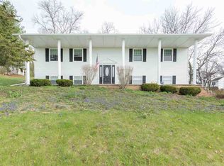 25 Oak Grove Rd, Geneseo, IL 61254