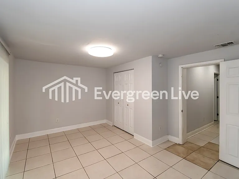 2835 Belair Rd W — Photo 7