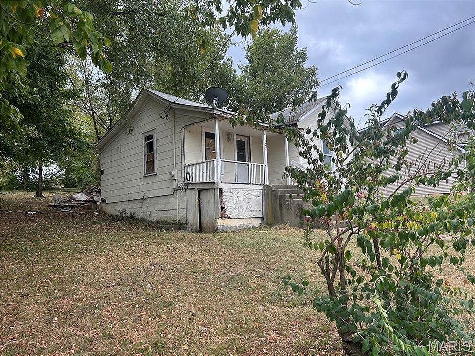 2nd image of 303 Cardinal St