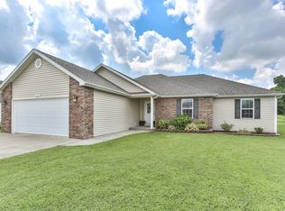 640 E Destin Ln, Bolivar, MO 65613