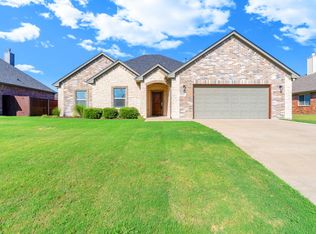 808 Chestnut Grove Dr, Cleburne, TX 76033