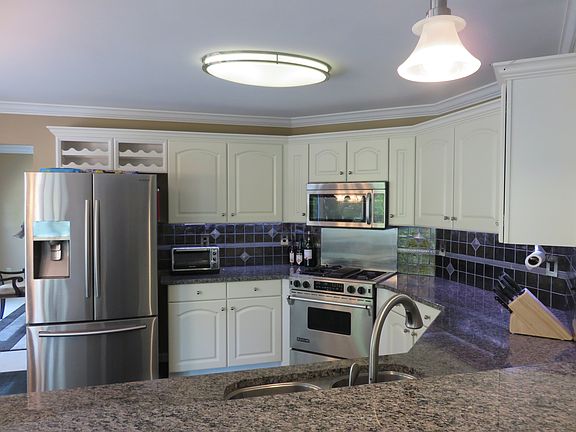 4th image of 443 Emmanuel Ct
