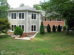 392 W Rosemary Ln, Falls Church, VA 22046