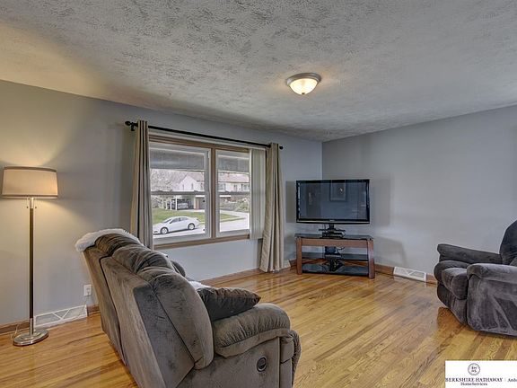 4th image of 5829 S 91st St
