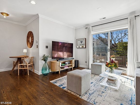 4th image of 2128 N Hudson Ave APT 304