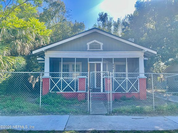 2nd image of 652 FERN Street