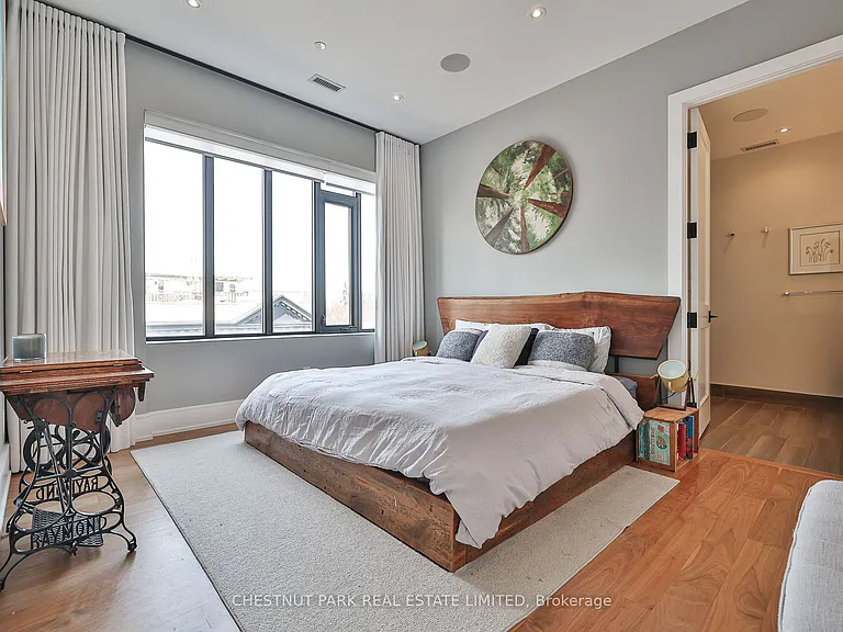 540 College St #Penthouse 2 — Photo 16
