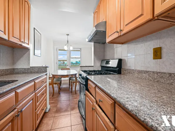 43-10 Kissena Boulevard image 7 of 20