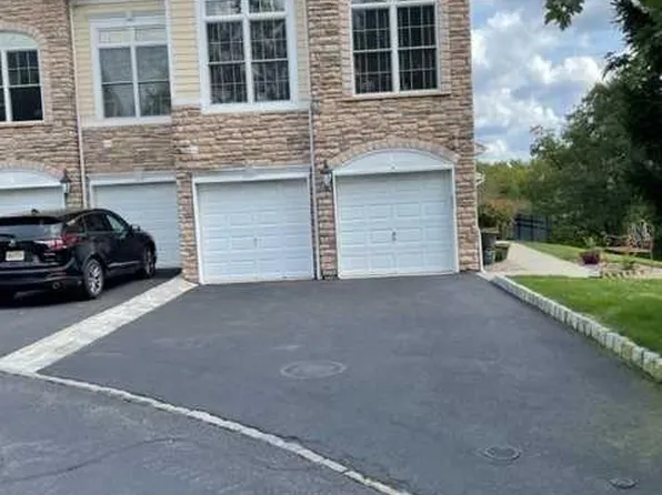 2 Sweeney Ct #A, Montvale, NJ 07645