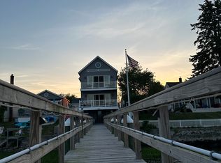 65 Green St, Portsmouth, RI 02871