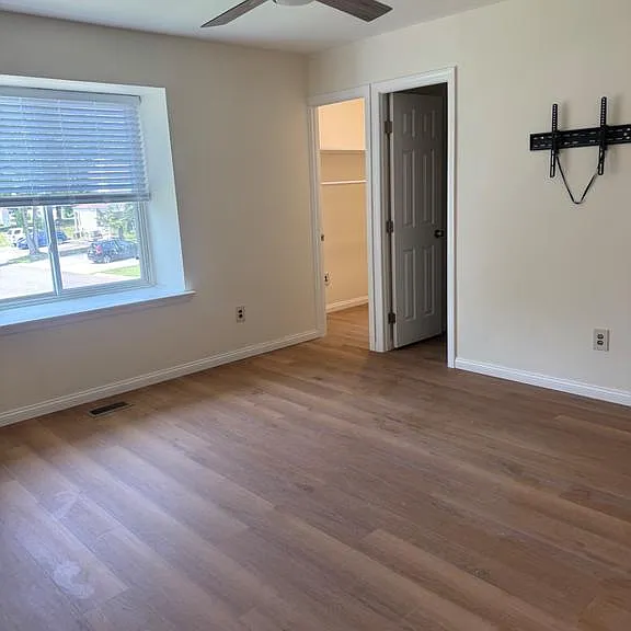 220 Deerpark Ct — Photo 15