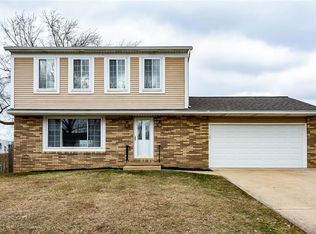 8324 Newcomb Dr, Parma, OH 44129