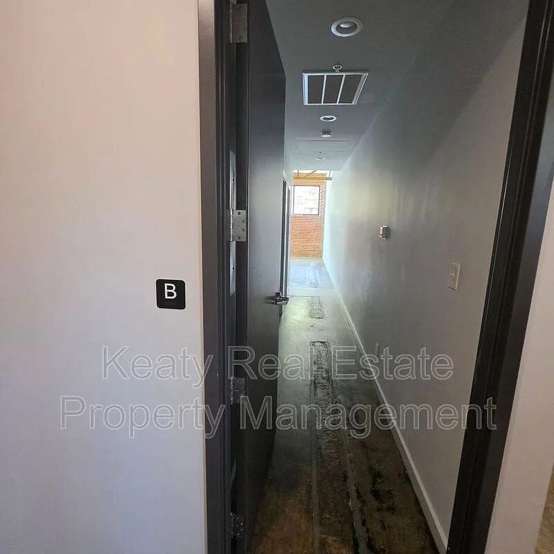 1 bed, 1.0 bath, 700 sqft, $1,095 — Photo 2