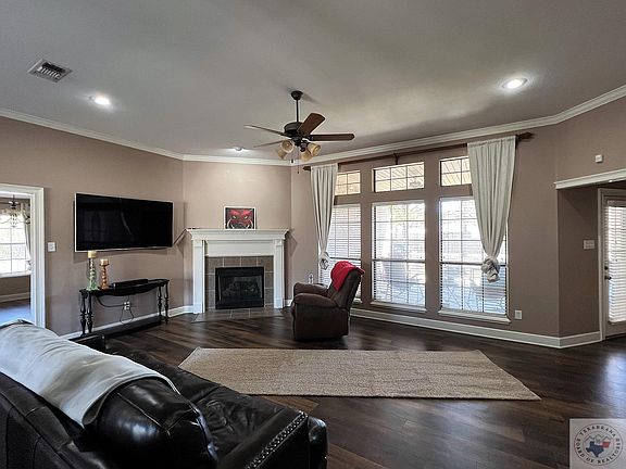 5th image of 6020 Oak Hollow Pl