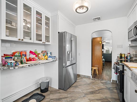 4th image of 3026 Spruce Ave