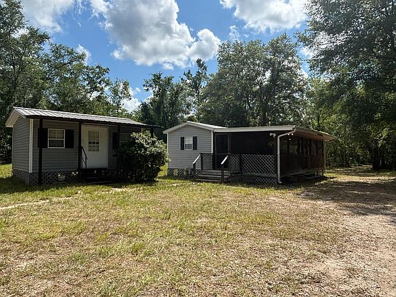 3rd image of 423 NW Bright Lake Court