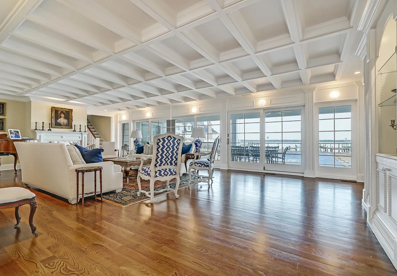 8 bed, 8000 sqft, $160,000 — Photo 4