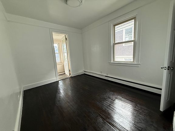 3rd image of 185 Saint Pauls Ave #2