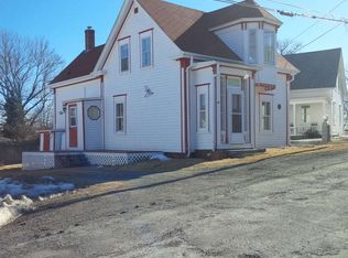 10 Sawpit Rd, Lunenburg, NS B0J2C0