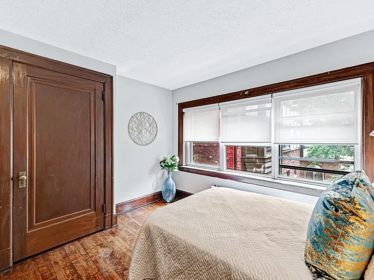 383 Wellington St W — Photo 9