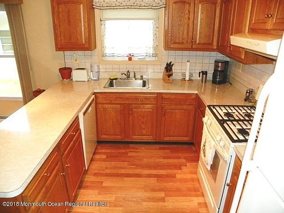 4th image of 226 Torrey Pines Dr