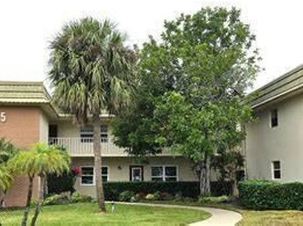 5 Vista Gardens Trl APT 202, Vero Beach, FL 32962