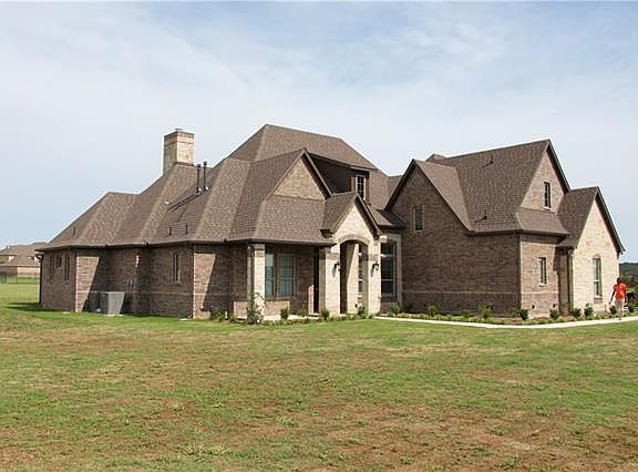 3rd image of 1608 High Valley Ln