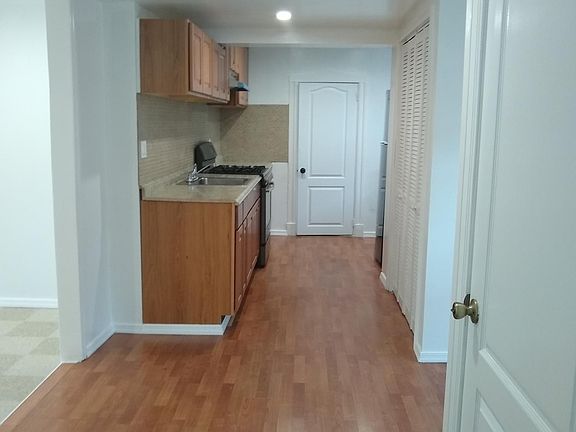 3rd image of 212 Dixon Ave