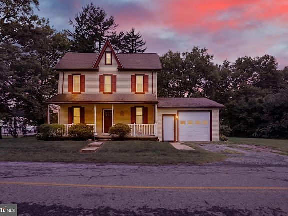3rd image of 8 Cemetery Rd