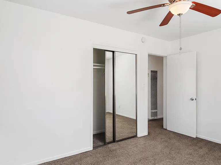 Ocean Beach/Point Loma: 2 BR in Ideal Location w/ 2 Parking Spaces — Photo 8