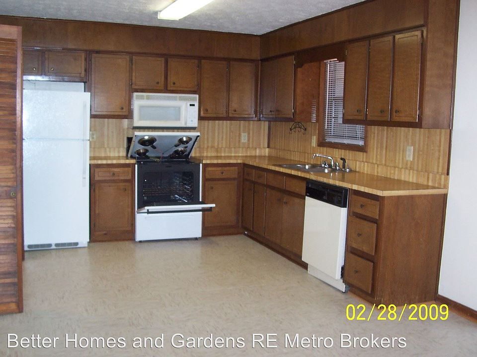 2nd image of 2160 Wells Dr SE