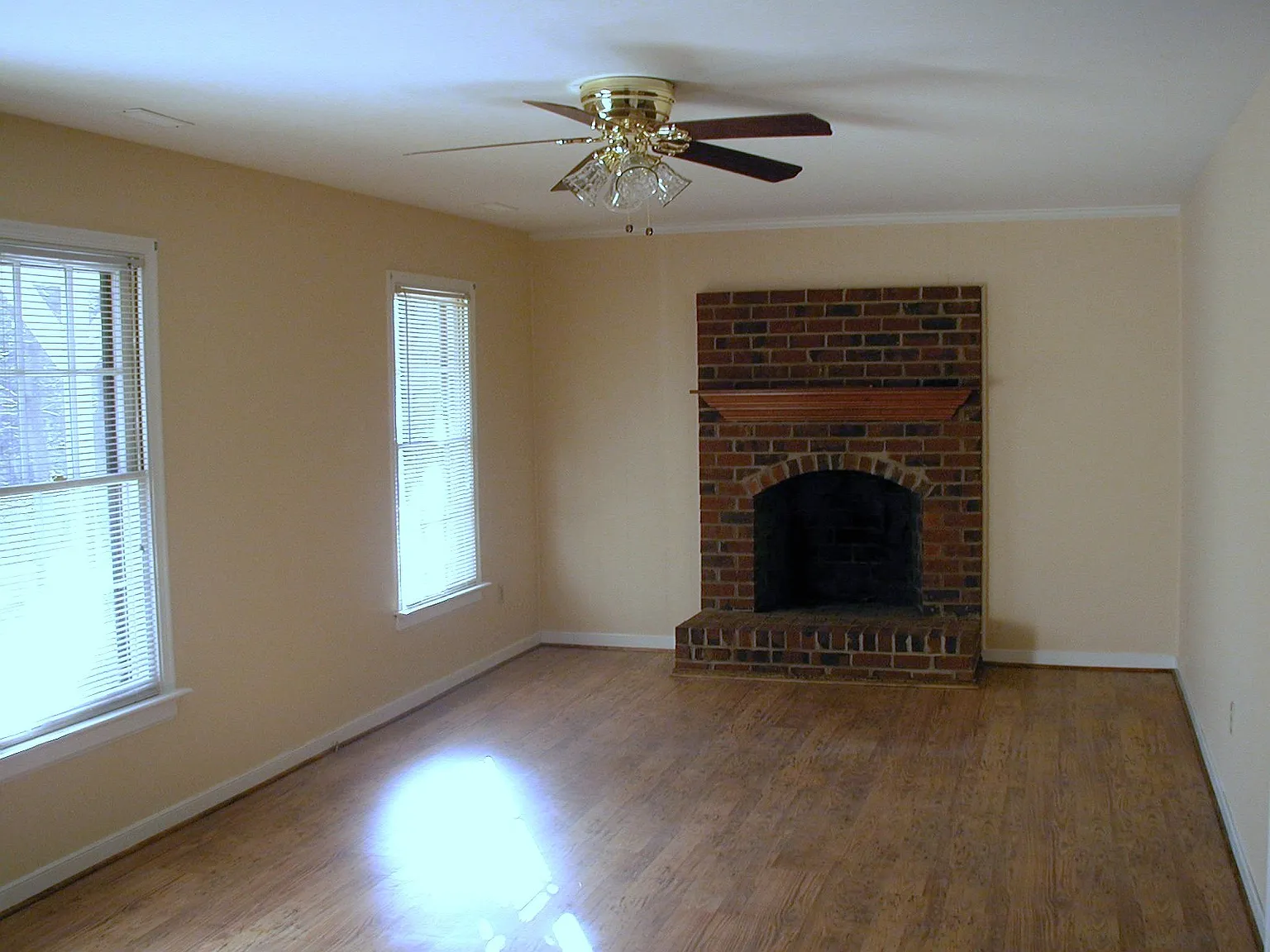 3 bed, 1325 sqft, $2,100 — Photo 2