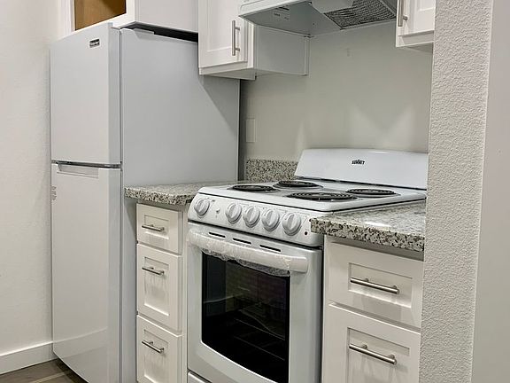 3rd image of 1010-1040 Lansford Dr SE #1020