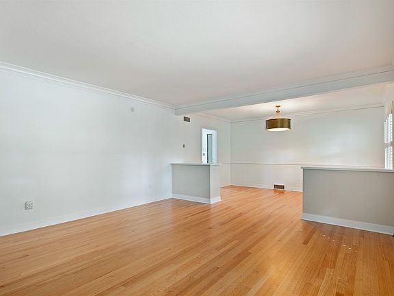 5th image of 223 Belhaven St